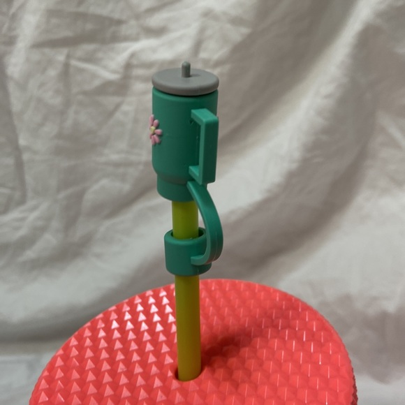 SHEIN green pack of 2 silicone straw cover cap for Stanley Cup. Straw toppers. - Picture 8 of 15